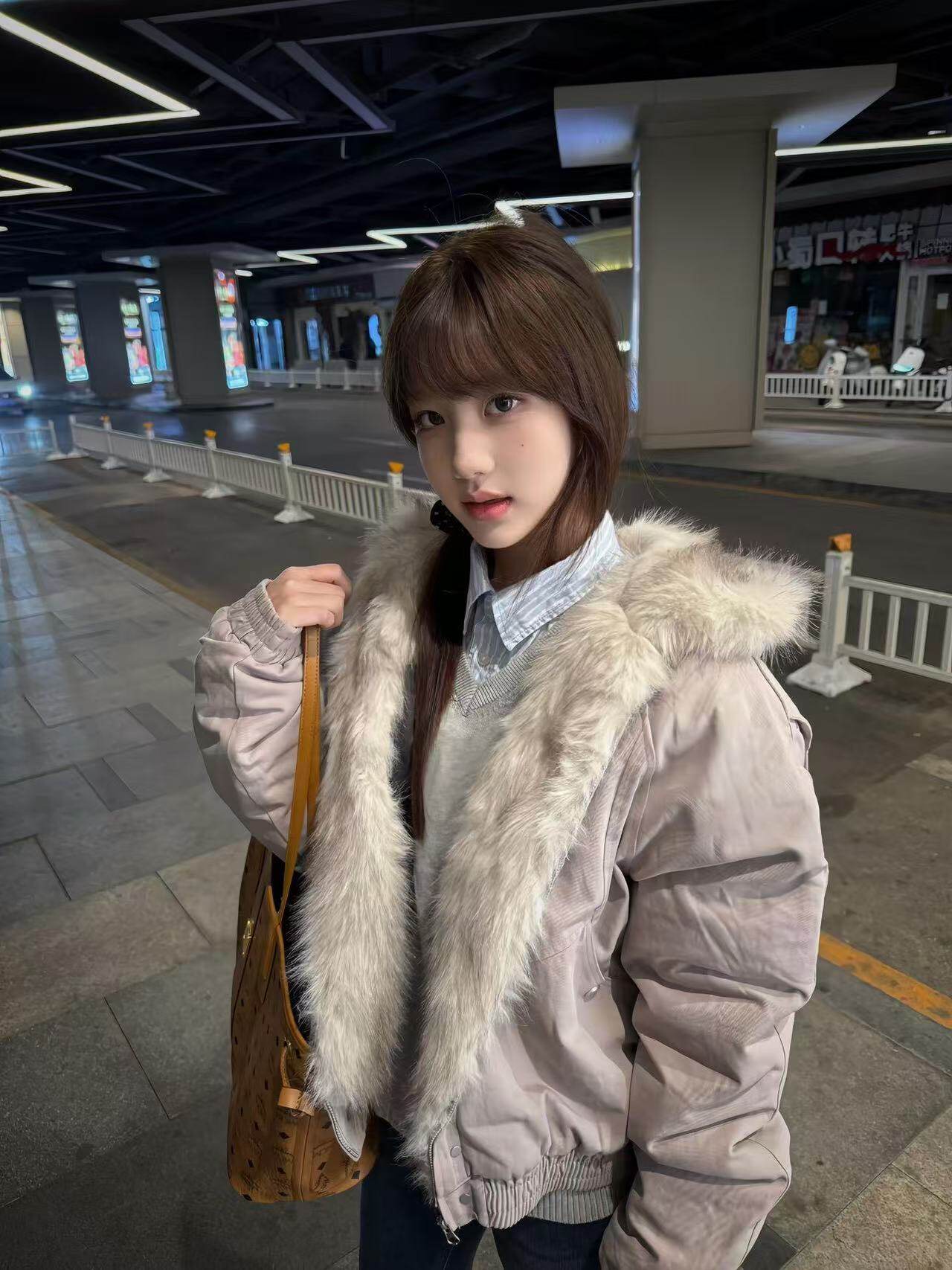 Jaket Mantel Kerah Bulu Pria M - Varsity Jacket Letterman ulasan dan harga